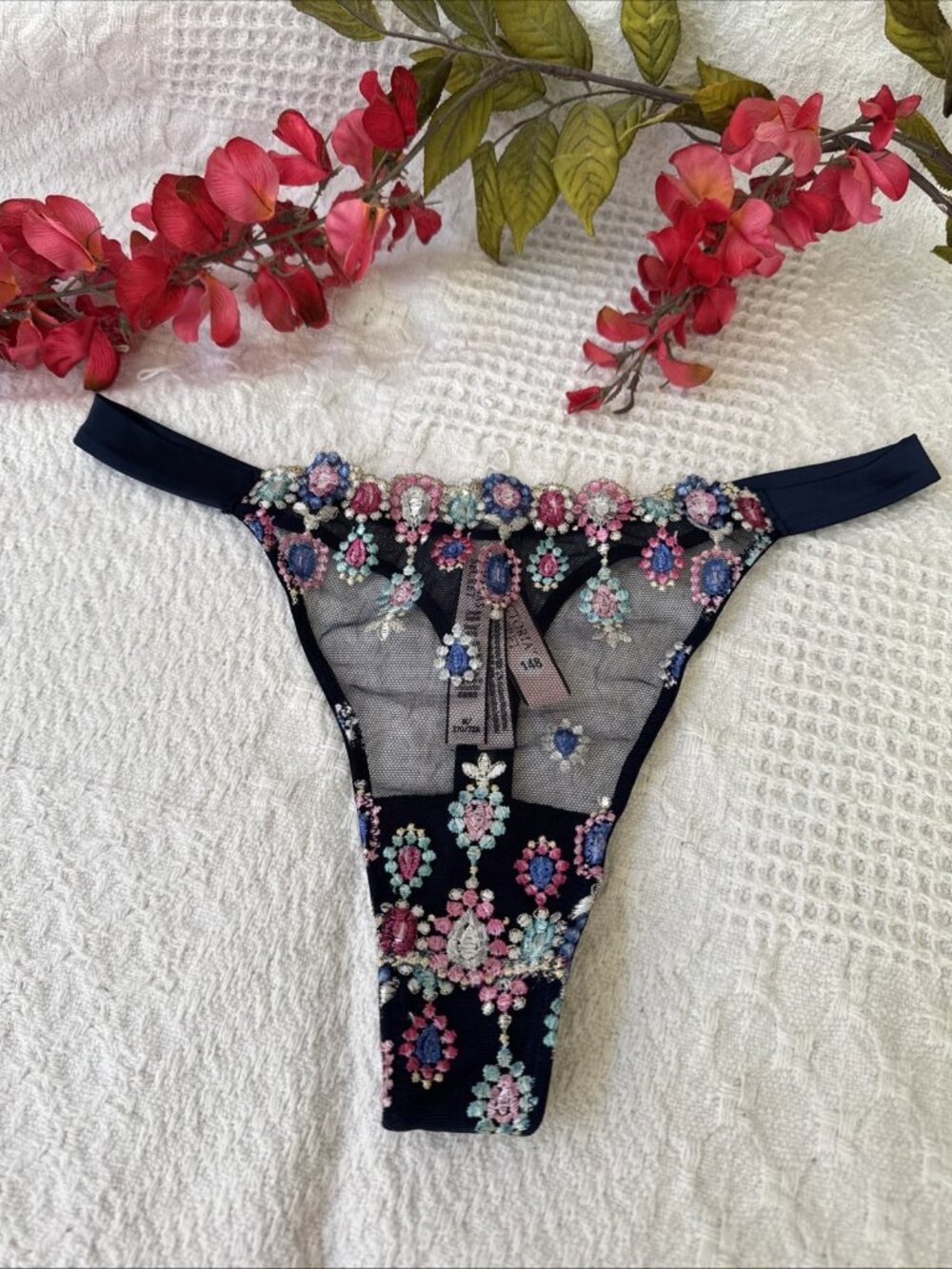 VICTORIA'S SECRET COLLECTORS M DREAM ANGELS EMBROIDERED LACE THONG PANTIES NWT